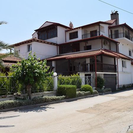 Menis Haus Apartment วราสนา ภายนอก รูปภาพ