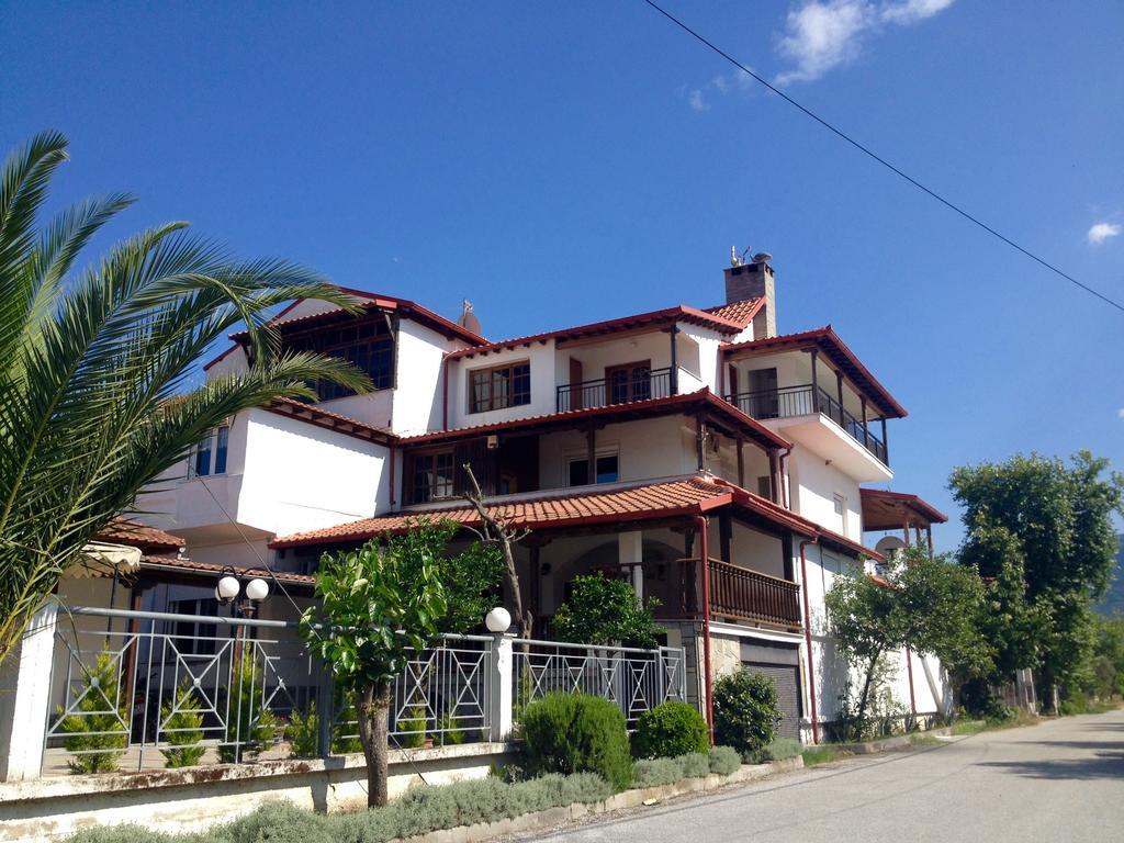 Menis Haus Apartment วราสนา ภายนอก รูปภาพ