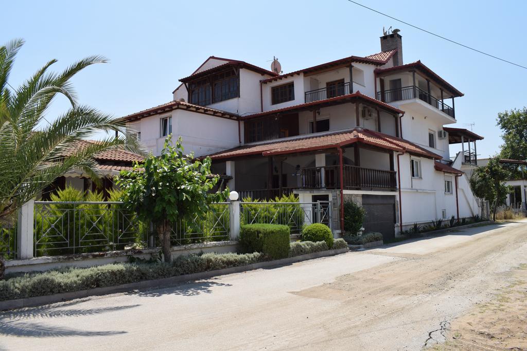 Menis Haus Apartment วราสนา ภายนอก รูปภาพ