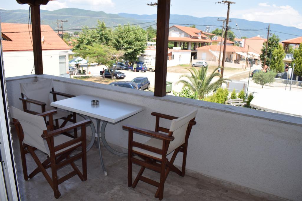 Menis Haus Apartment วราสนา ภายนอก รูปภาพ