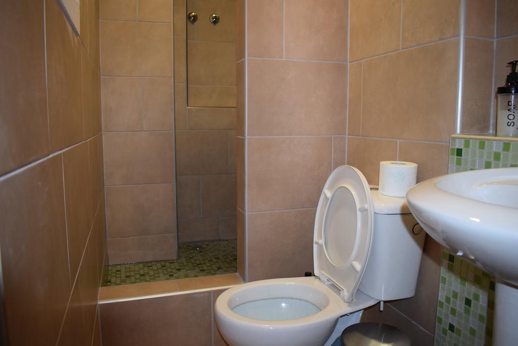 Menis Haus Apartment วราสนา ภายนอก รูปภาพ