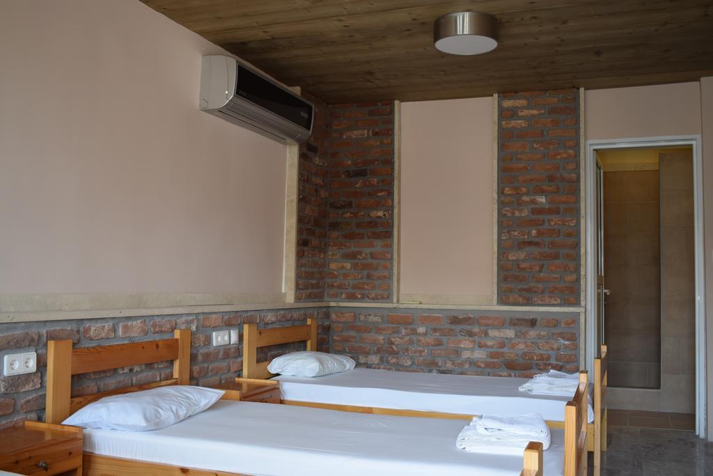 Menis Haus Apartment วราสนา ภายนอก รูปภาพ