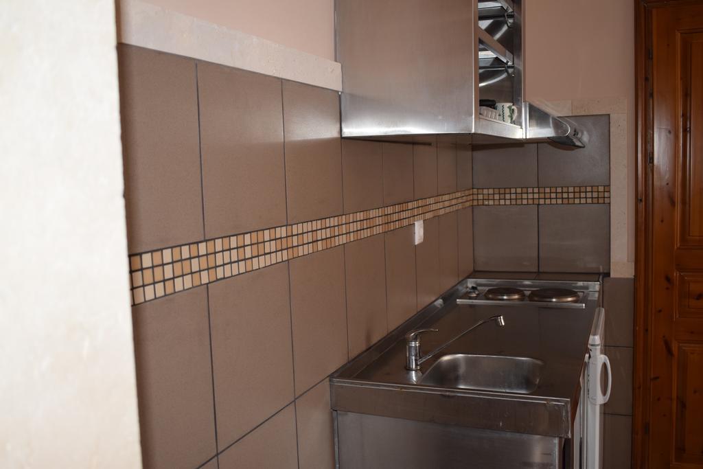 Menis Haus Apartment วราสนา ภายนอก รูปภาพ